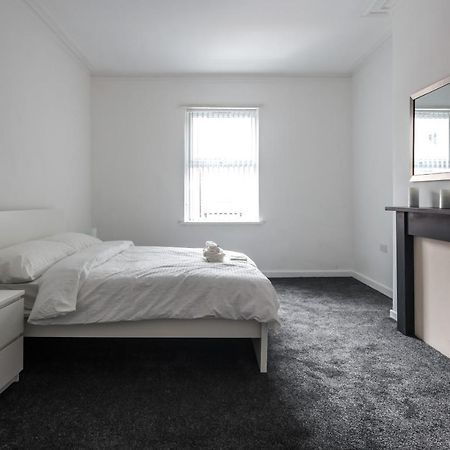 Spacious 4 Bed House In Birmingham, Suitable For Contractors Exteriör bild