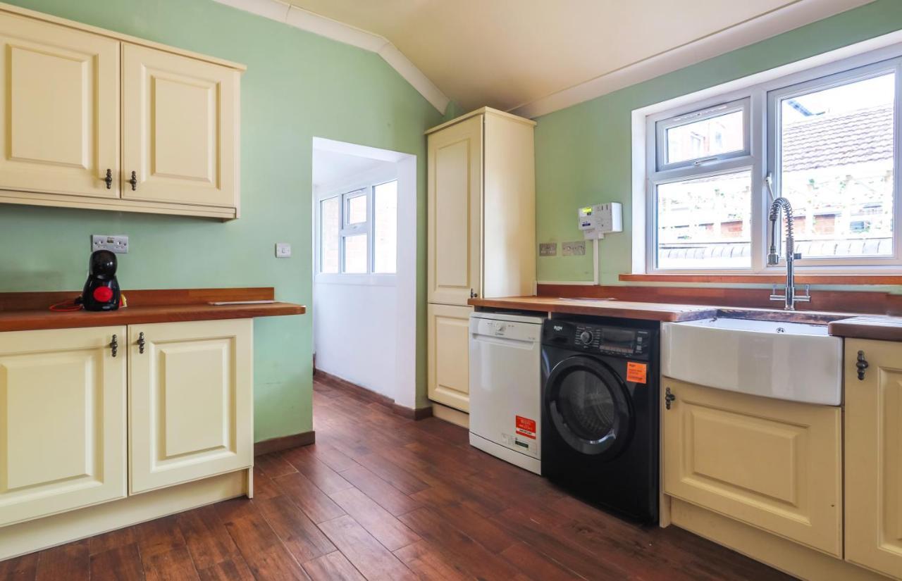 Spacious 4 Bed House In Birmingham, Suitable For Contractors Exteriör bild