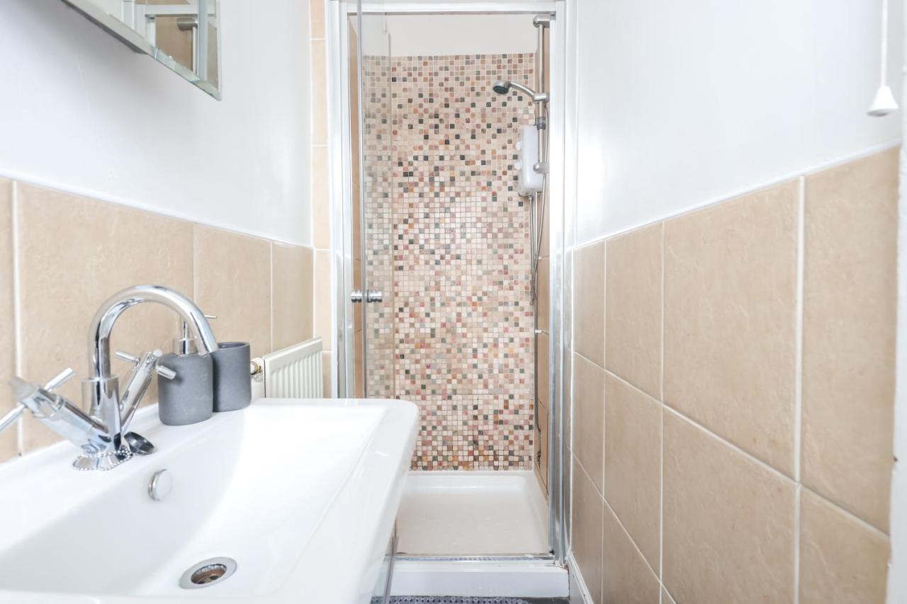 Spacious 4 Bed House In Birmingham, Suitable For Contractors Exteriör bild